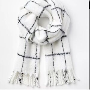 Loft Black and White Plaid Boucle Scarf NWT